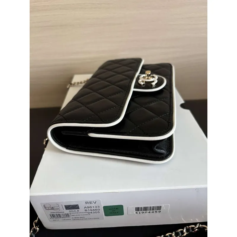 Chanel  AP4511  Spring Summer 2025 Pre collection Wallet On Chain Black & White