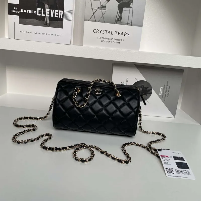 Chanel Ap4515 Clutch With Chain in Lambskin gold Black