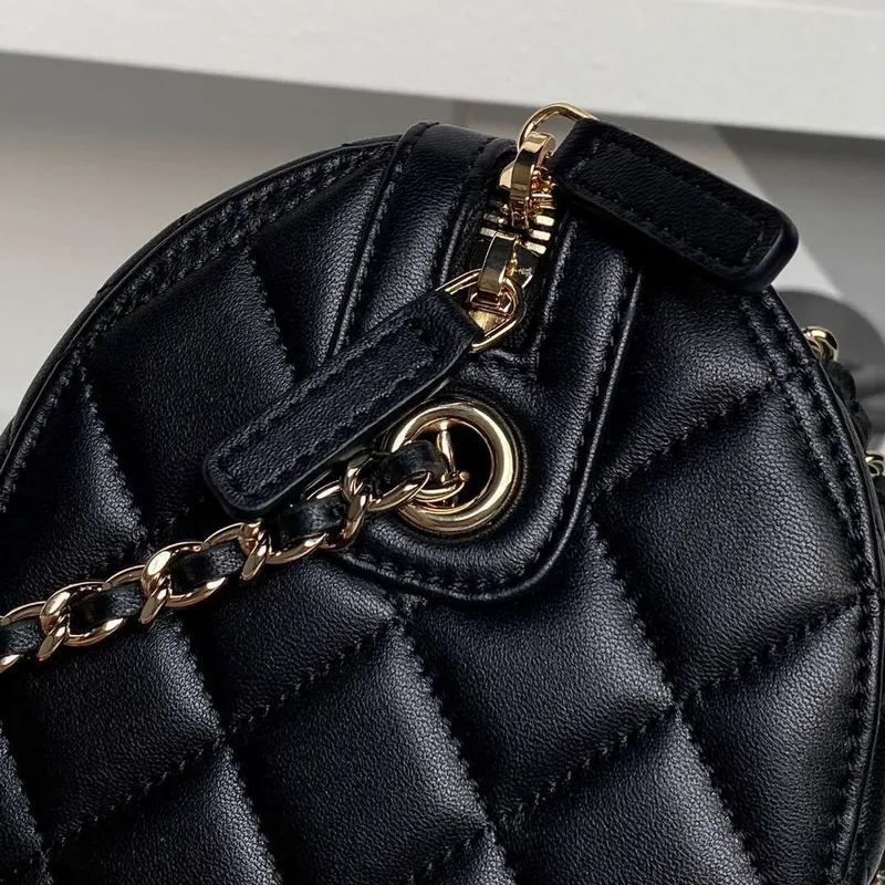 Chanel Ap4515 Clutch With Chain in Lambskin gold Black