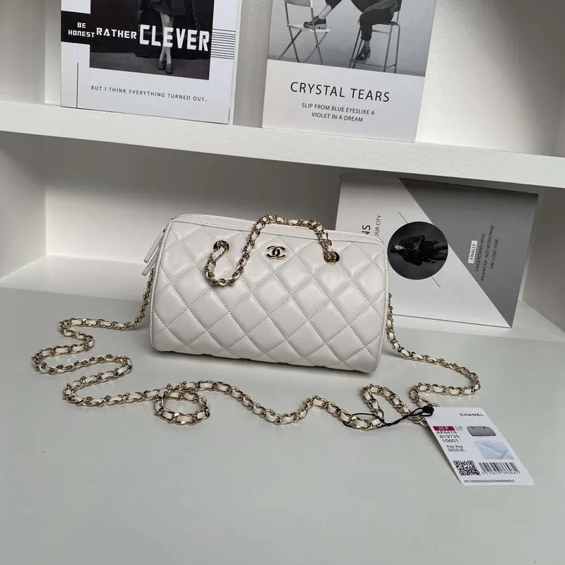 Chanel Ap4515 Clutch With Chain in Lambskin gold White