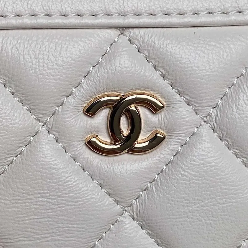 Chanel Ap4515 Clutch With Chain in Lambskin gold White