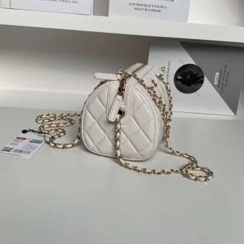 Chanel Ap4515 Clutch With Chain in Lambskin gold White