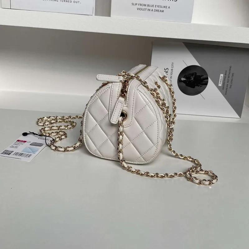 Chanel Ap4515 Clutch With Chain in Lambskin gold White