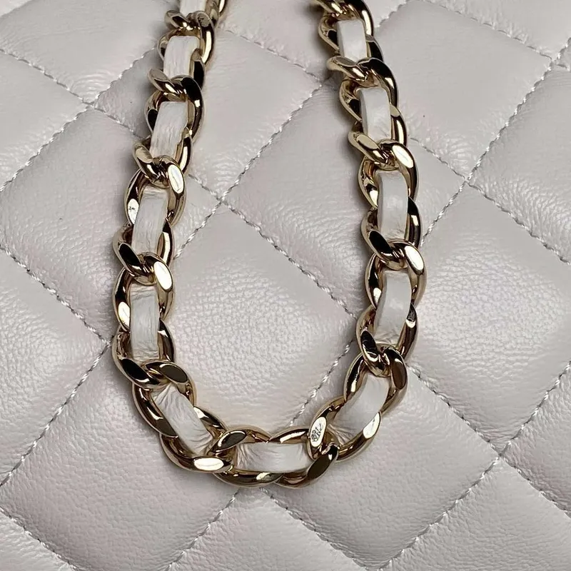 Chanel Ap4515 Clutch With Chain in Lambskin gold White