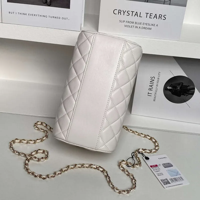 Chanel Ap4515 Clutch With Chain in Lambskin gold White