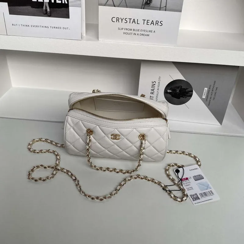 Chanel Ap4515 Clutch With Chain in Lambskin gold White
