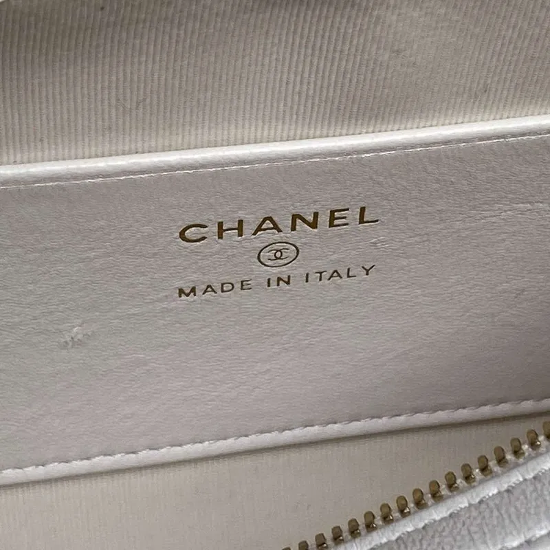 Chanel Ap4515 Clutch With Chain in Lambskin gold White