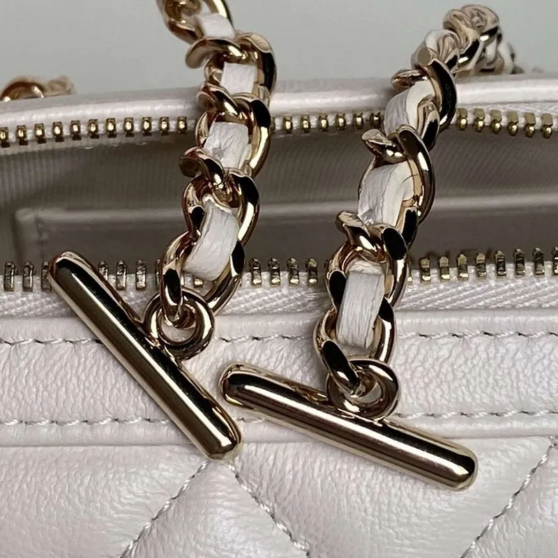 Chanel Ap4515 Clutch With Chain in Lambskin gold White
