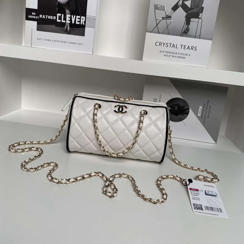 Chanel Ap4515 Clutch With Chain in Lambskin gold White & Black
