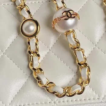 Chanel AP4285 Clutch Pearl with Chain Vanity Box bag White