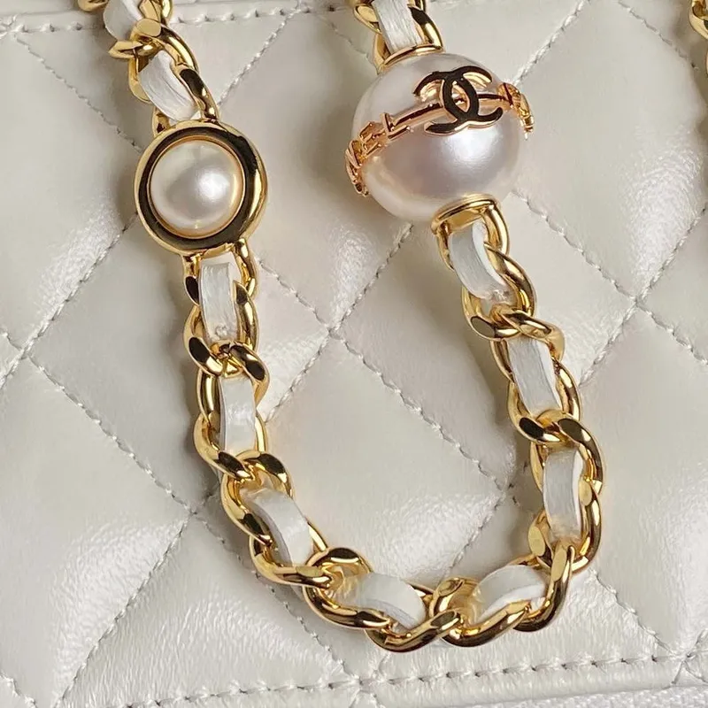 Chanel AP4285 Clutch Pearl with Chain Vanity Box bag White