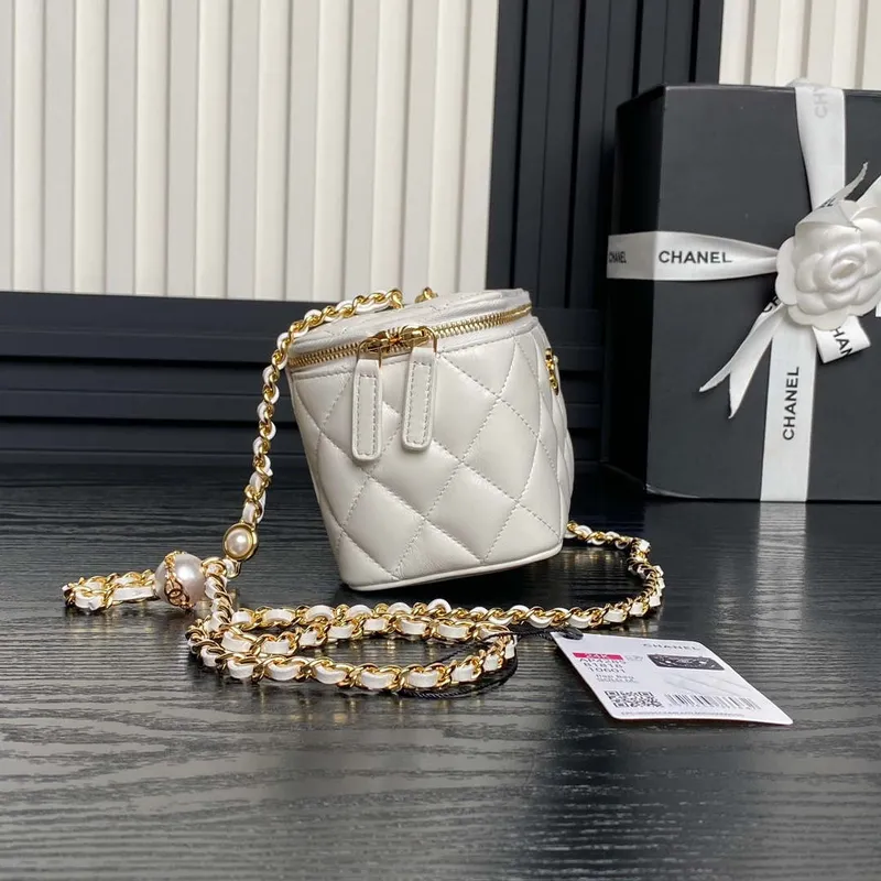 Chanel AP4285 Clutch Pearl with Chain Vanity Box bag White