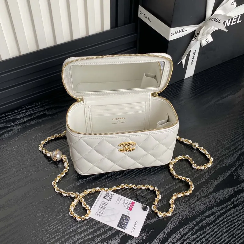 Chanel AP4285 Clutch Pearl with Chain Vanity Box bag White