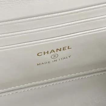Chanel AP4285 Clutch Pearl with Chain Vanity Box bag White