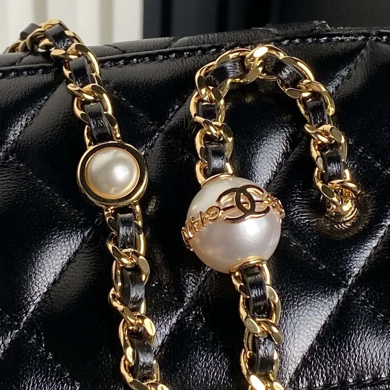 Chanel AP4285 Clutch Pearl with Chain Vanity Box bag Black