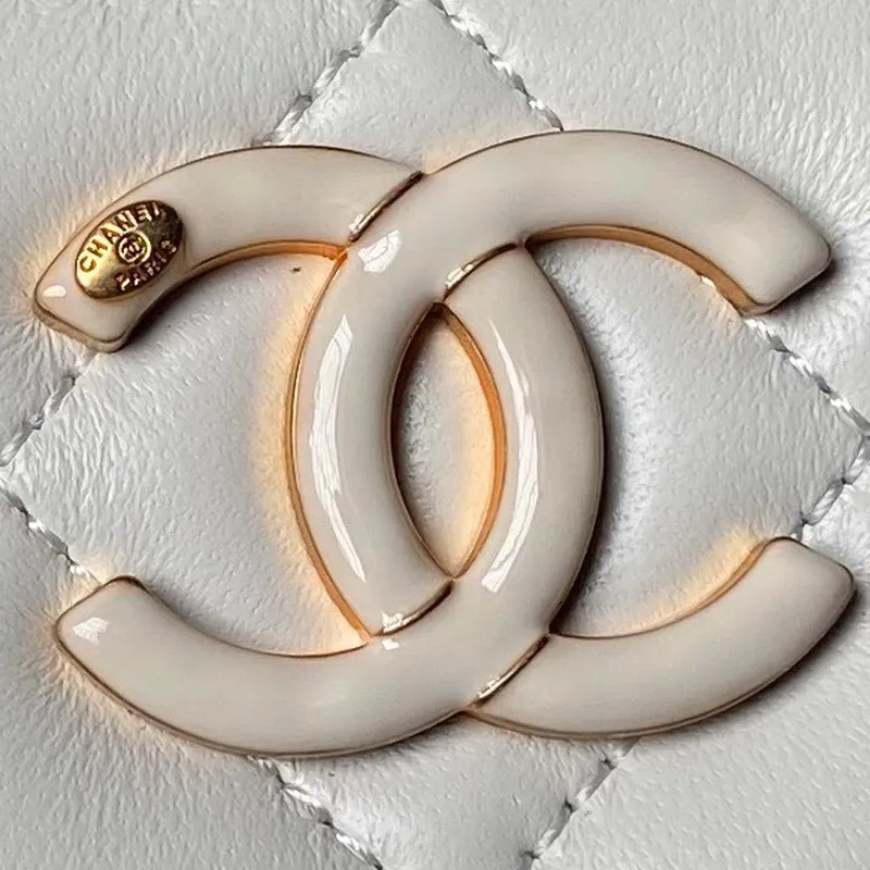 Chanel AP3940 Clutch With Chain Lambskin Vanity Box bag with Enamel buckle White