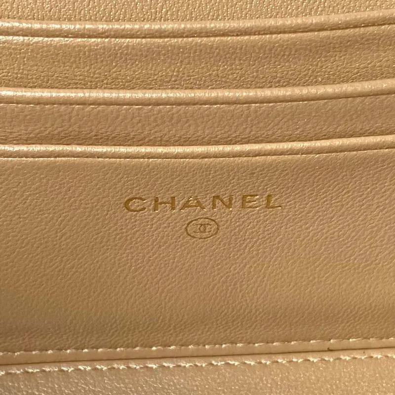 Chanel AP3940 Clutch With Chain Lambskin Vanity Box bag with Enamel buckle White