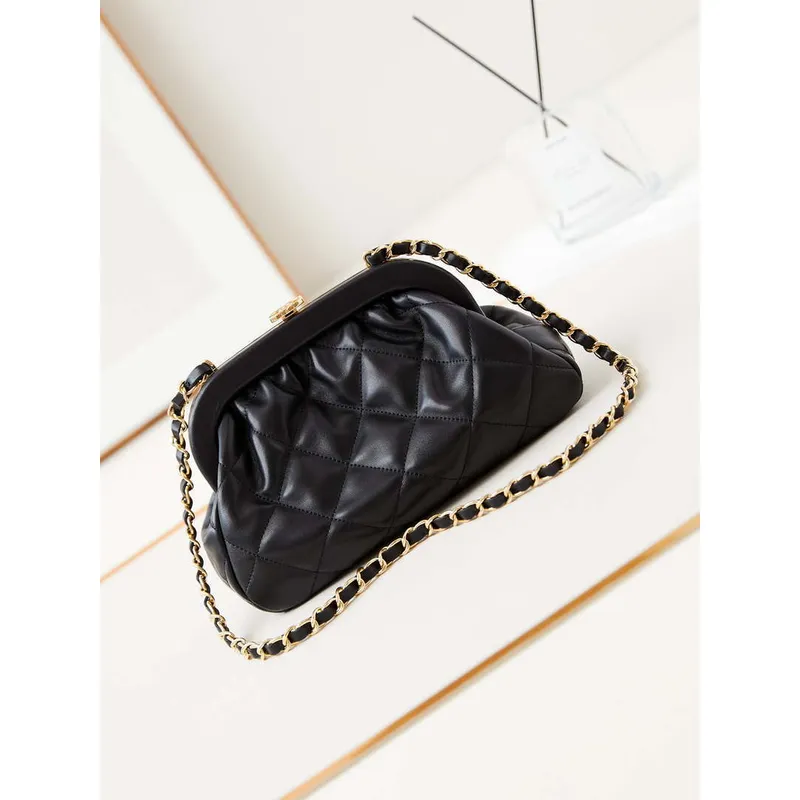 Chanel AS4717 Clutch Lambskin Black