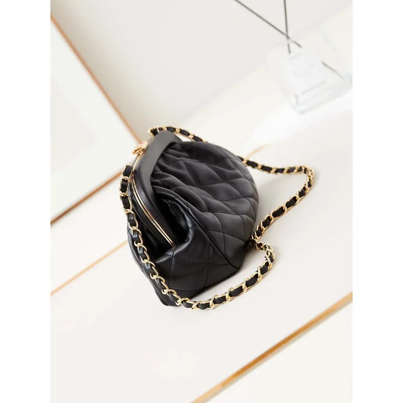 Chanel AS4717 Clutch Lambskin Black
