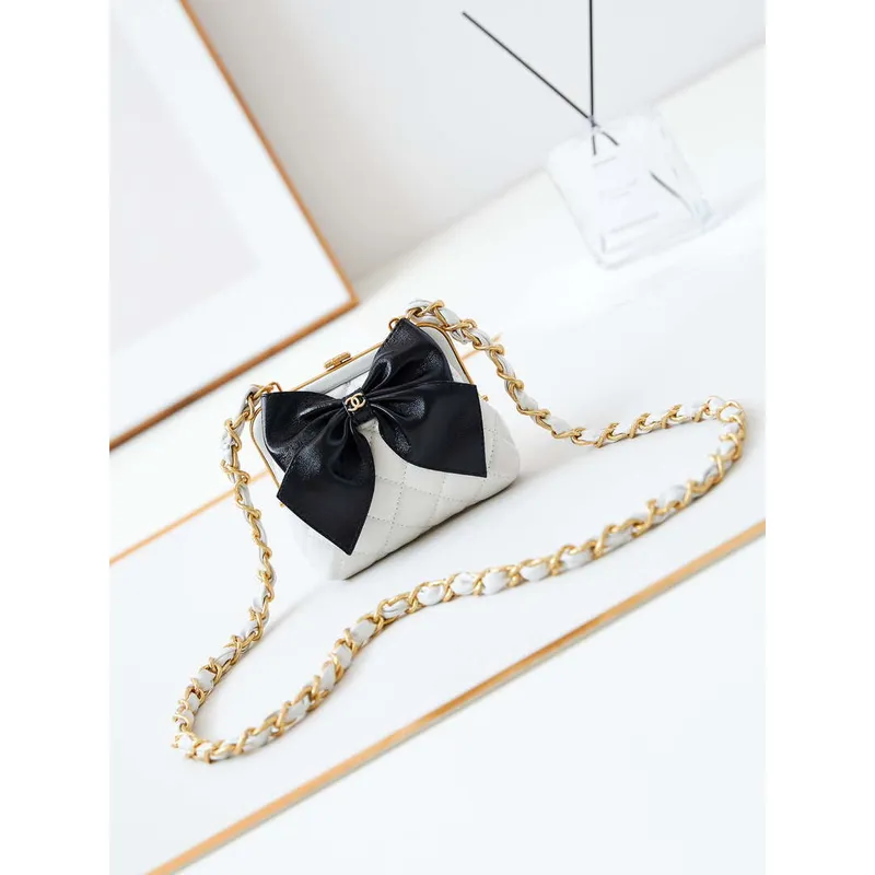 Chanel AP4028 Clutch with chain Lambskin Patent Crumpled Lambskin & Gold Tone Metal White