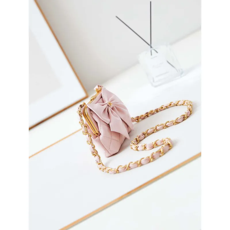 Chanel AP4028 Clutch with chain Lambskin Patent Crumpled Lambskin & Gold Tone Metal Pink
