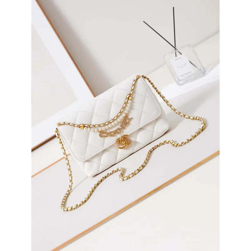 Chanel AS5011 Flap bag Shiny Lambskin Imitation Pearls & Gold Tone Metal White