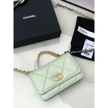 Chanel AP0957 19 Wallet on Chain Woc Shiny Lambskin Green