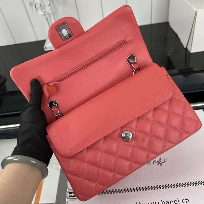 Chanel A01117 Flap Handbag Classic Bag Red Lambskin