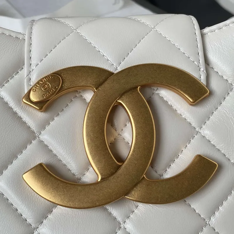 Chanel AS4610 Messenger bag Lambskin White