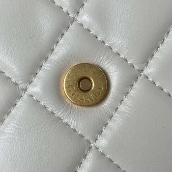 Chanel AS4610 Messenger bag Lambskin White