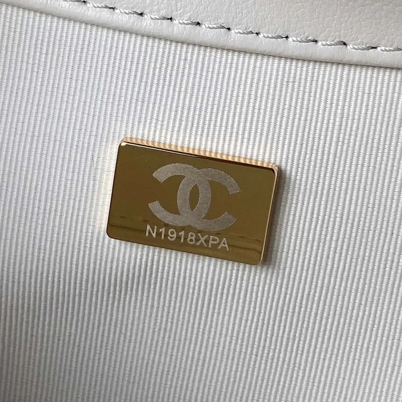 Chanel AS4610 Messenger bag Lambskin White