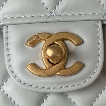 Chanel AS4051 Flap Bag Lambskin Gold Metal Light green