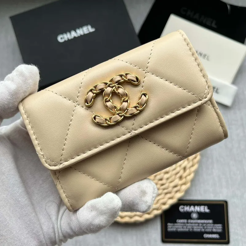 Chanel AP1790 19 flap Card Holder shiny lambskin gold tone ruthenium finish metal Beige