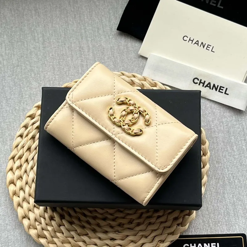 Chanel AP1790 19 flap Card Holder shiny lambskin gold tone ruthenium finish metal Beige