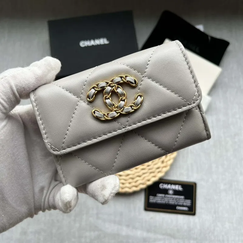 Chanel AP1790 19 flap Card Holder shiny lambskin gold tone ruthenium finish metal Gray