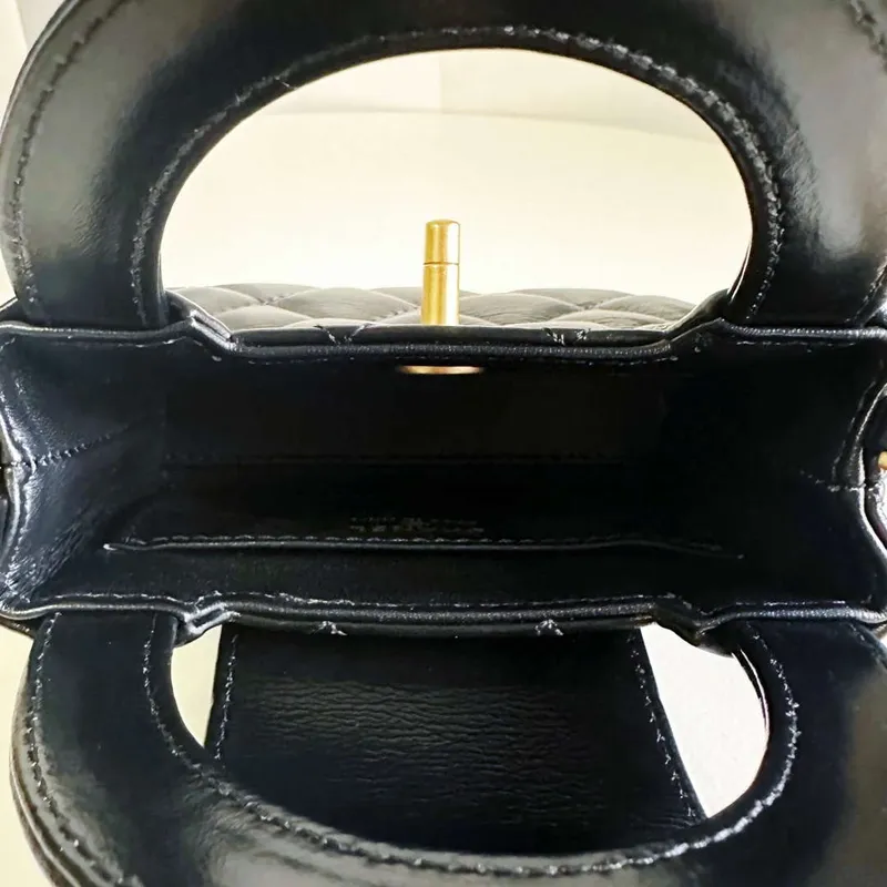 Chanel AP3435 Shiny aged calfskin & gold tone metal Black