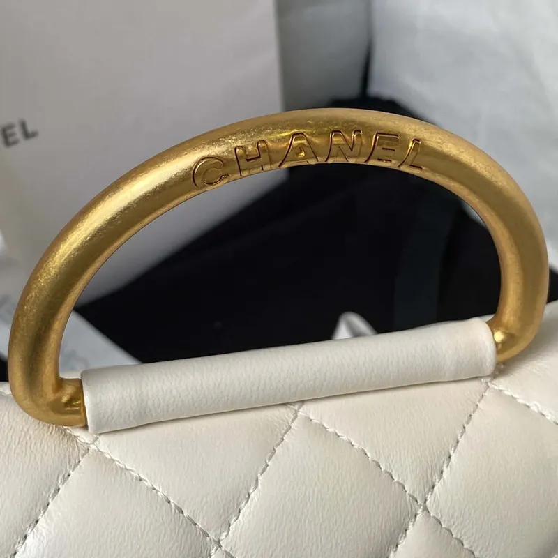 Chanel AP3484 CLUTCH WITH CHAIN Shiny Lambskin & Gold Tone Metal White