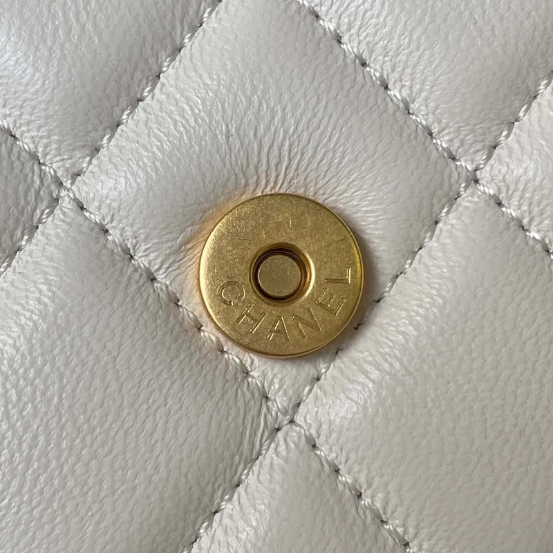 Chanel AP3484 CLUTCH WITH CHAIN Shiny Lambskin & Gold Tone Metal White