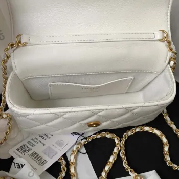 Chanel AP3484 CLUTCH WITH CHAIN Shiny Lambskin & Gold Tone Metal White