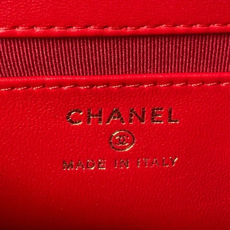 Chanel AP3485 Clutch With Chain Shiny Lambskin & Gold Tone Metal Red