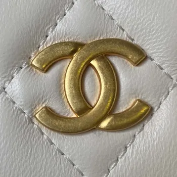Chanel AP3485 Clutch With Chain Shiny Lambskin & Gold Tone Metal White