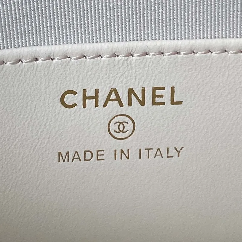 Chanel AP3485 Clutch With Chain Shiny Lambskin & Gold Tone Metal White