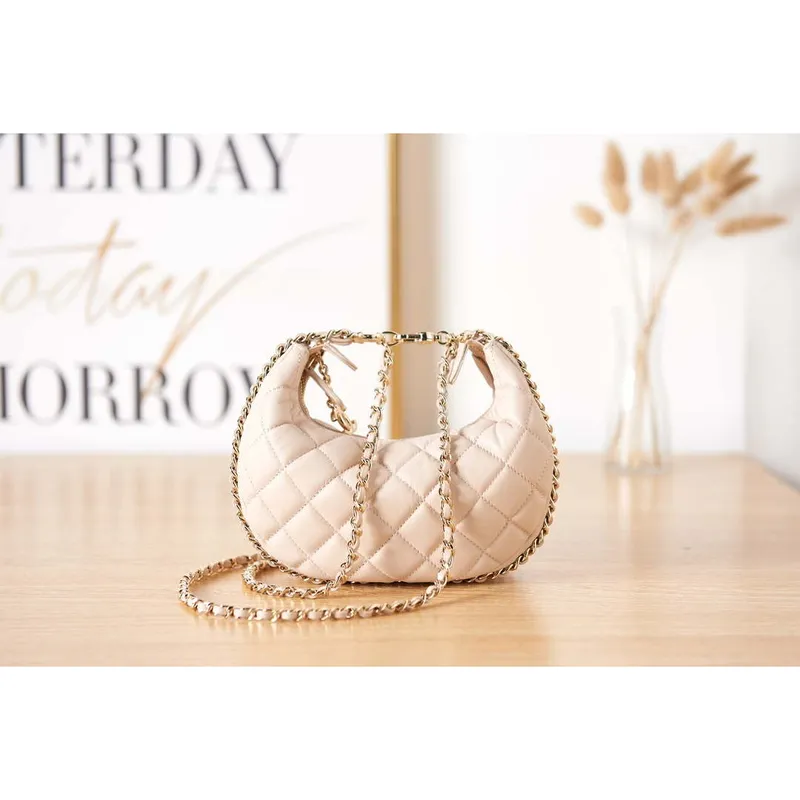 Chanel AS3917 Clutch With Chain Lambskin & Shiny Light Gold Metal Ecru