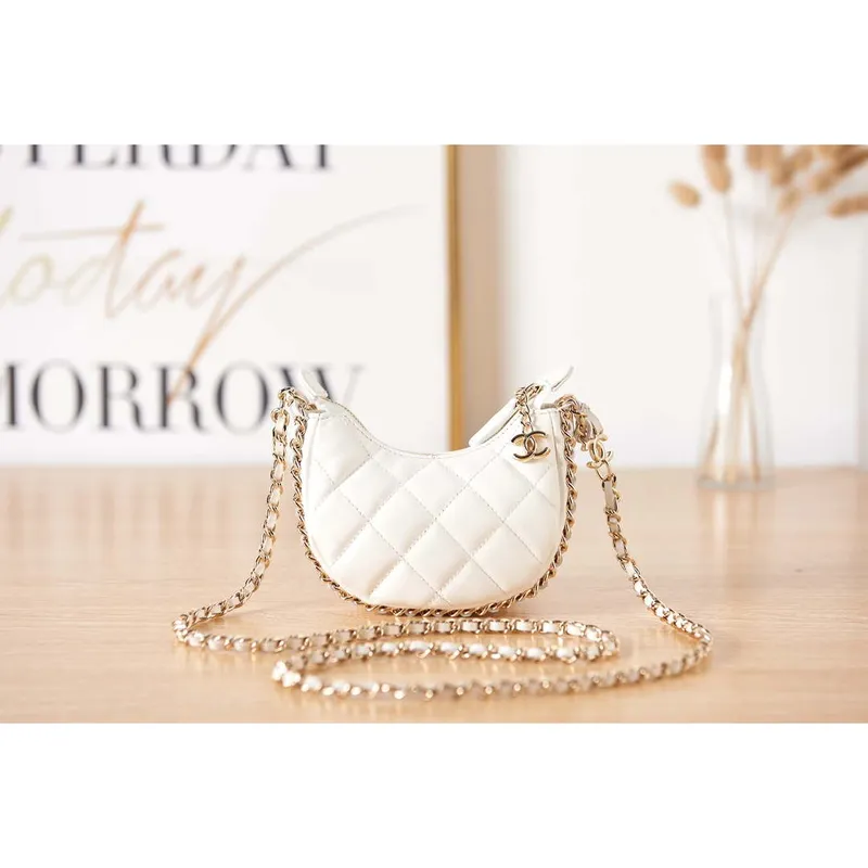 Chanel AP3232 Clutch With Chain Lambskin & Shiny Light Gold Metal White