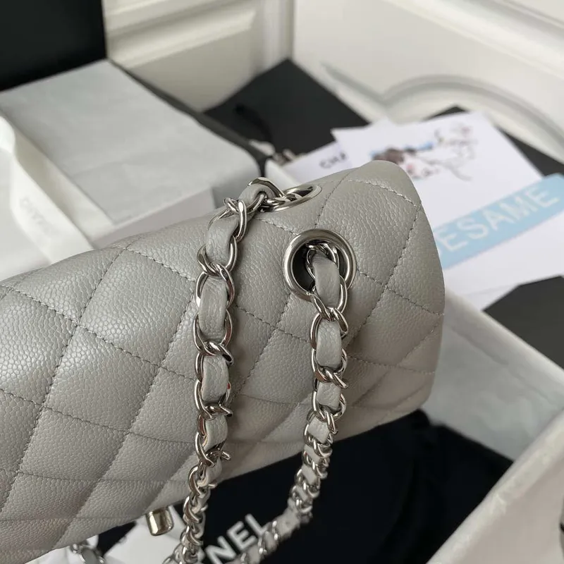 Chanel A01113 Flap Handbag Classic Bag Grained shiny Calfskin Ligth Gray Silver
