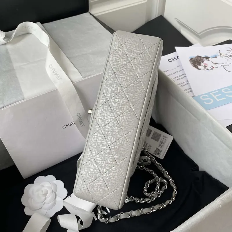 Chanel A01113 Flap Handbag Classic Bag Grained shiny Calfskin Ligth Gray Silver