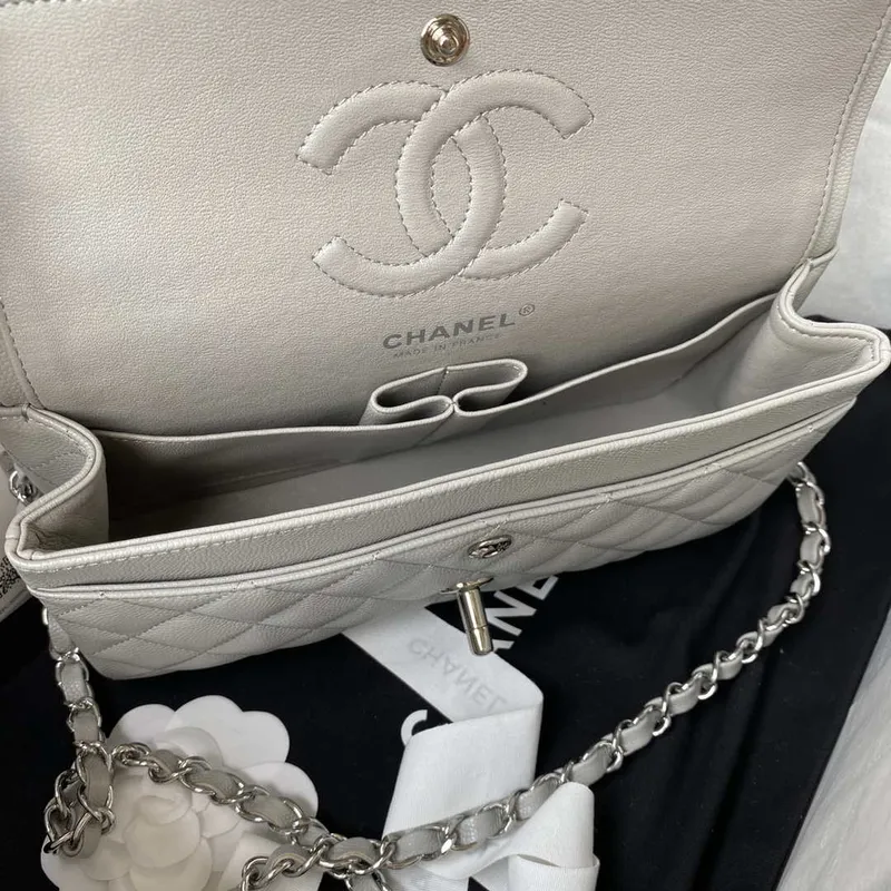 Chanel A01113 Flap Handbag Classic Bag Grained shiny Calfskin Ligth Gray Silver