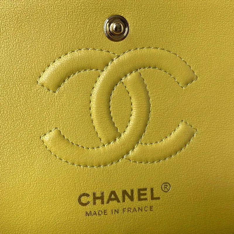 Chanel A01113 Flap Handbag Classic Bag Grained shiny Calfskin Yellow Gold