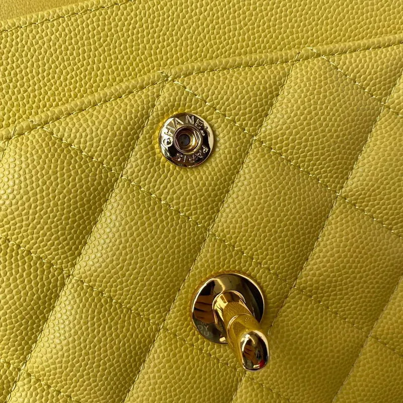 Chanel A01113 Flap Handbag Classic Bag Grained shiny Calfskin Yellow Gold