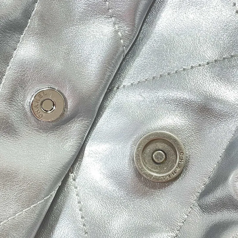 Chanel 22 Handbag Shiny Calfskin AS3261 Silver